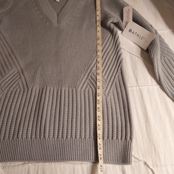 NWT Athleta grey Teton v-neck sweater, Size XS - Picture 7 of 9